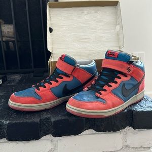 *Authentic* Nike SB Dunk Mid Spider-Man